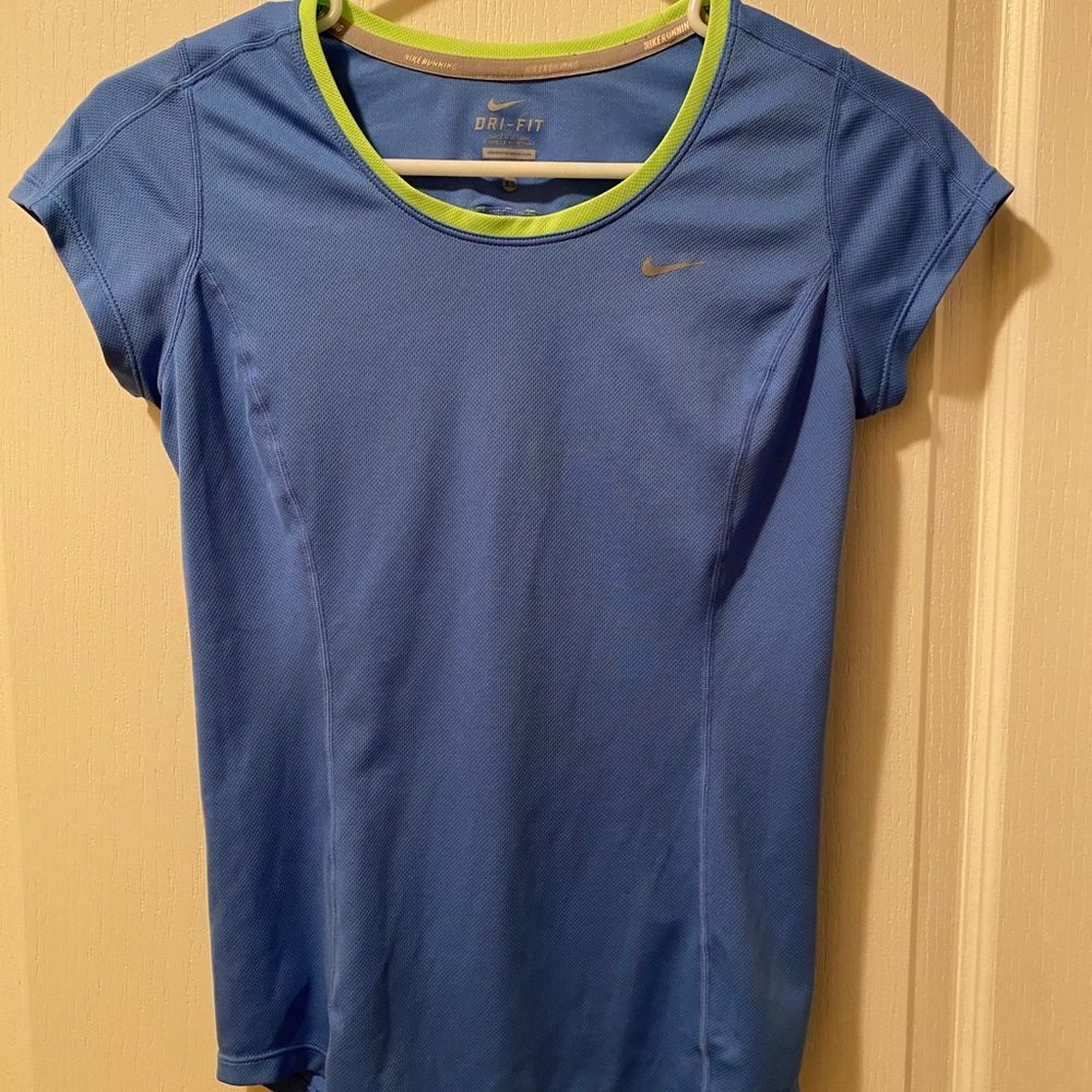 XS Bundle. Nike top w/ Reebok Capri leggings